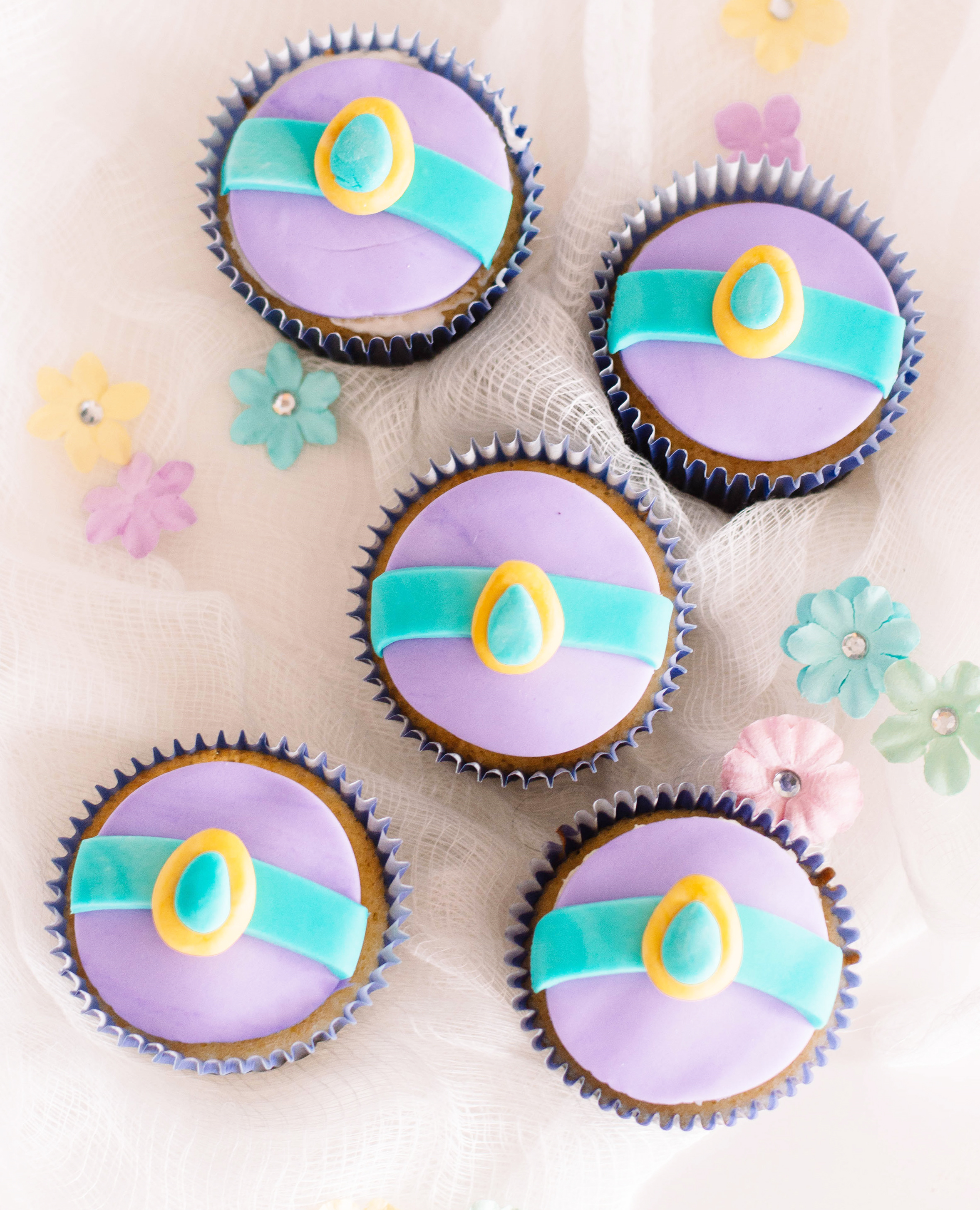 Aladdin and Jasmine Cupcakes